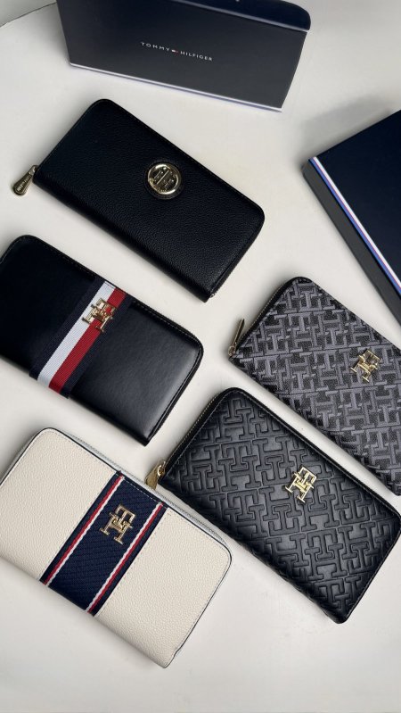 جزدان- Tommy Hilfiger/ حجم كبير شامل علبة الشركه